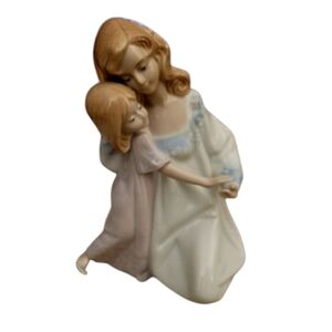 Paul Sabastian Mother and Daughter 7"  Porcelain Figurine Pastel Colors 1990 Vtg